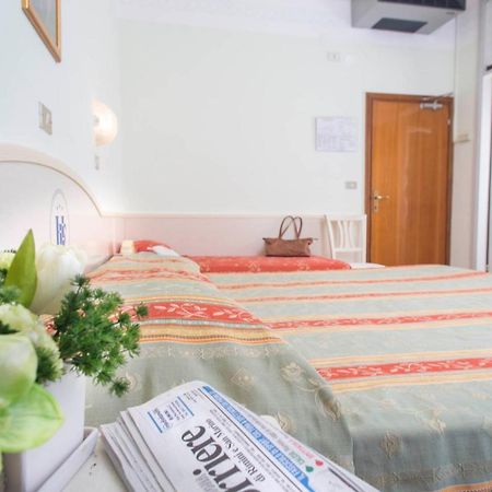 Hotel Franca Bellaria – Igea Marina Kültér fotó