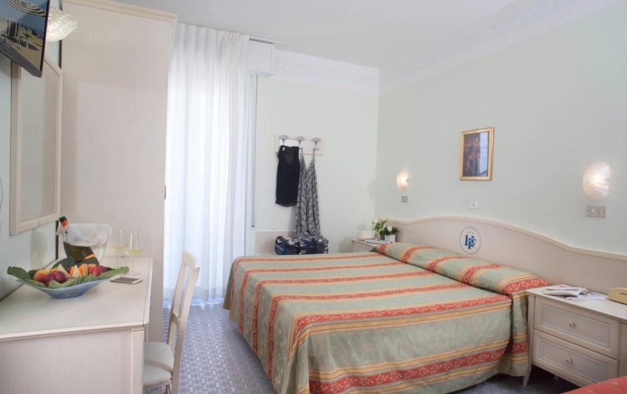 Hotel Franca Bellaria – Igea Marina Kültér fotó